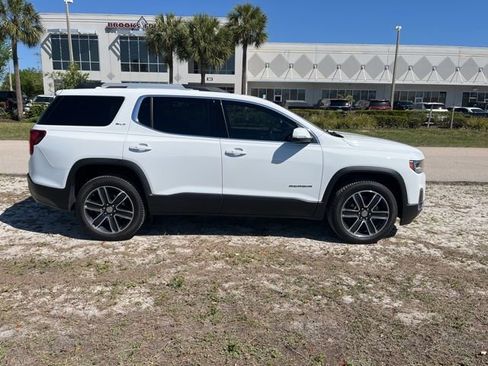 Used 2022 GMC Acadia SLT w/ Technology Package image 4