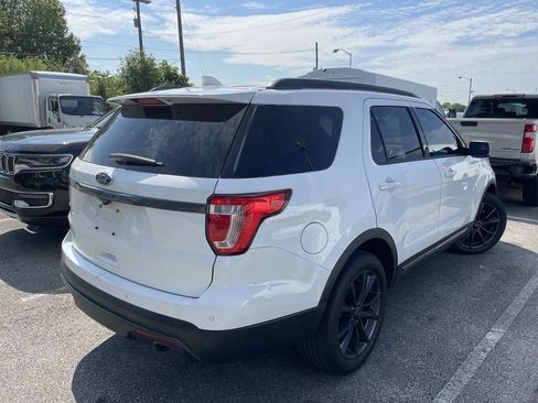 Used 2017 Ford Explorer XLT w/ Equipment Group 202A FWD image 11
