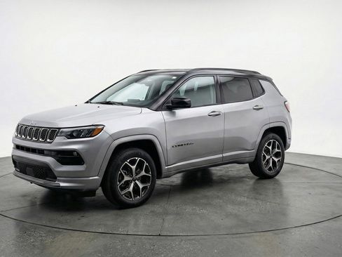 Used 2025 Jeep Compass Limited AWD/4WD image 3