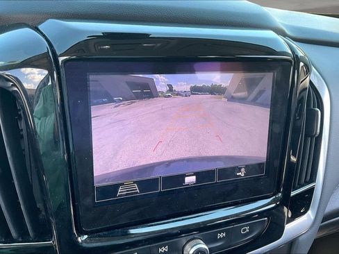 Used 2020 Chevrolet Traverse LT w/ Driver Confidence II Package FWD image 14