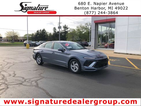 Certified 2025 Hyundai Sonata SE FWD image 1