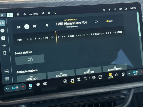 Used 2024 Rivian R1S Adventure AWD/4WD image 18