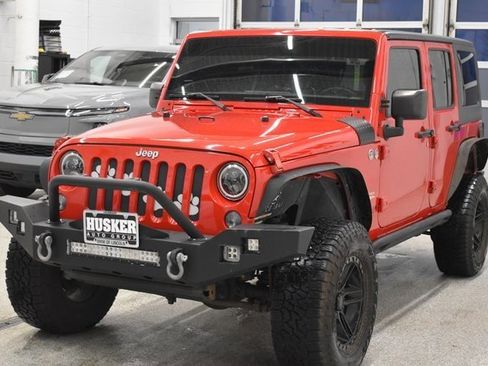 Used 2015 Jeep Wrangler Unlimited Sahara w/ Connectivity Group image 9