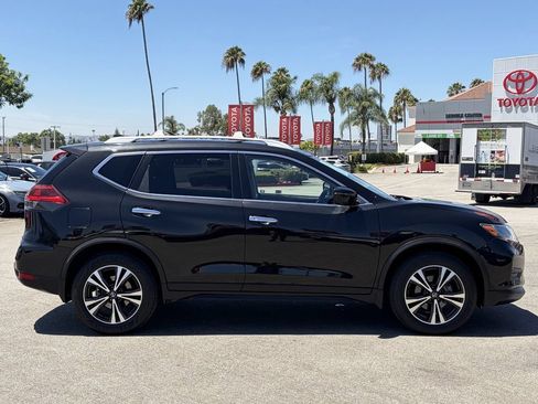 Used 2019 Nissan Rogue SV w/ Premium Package FWD image 45