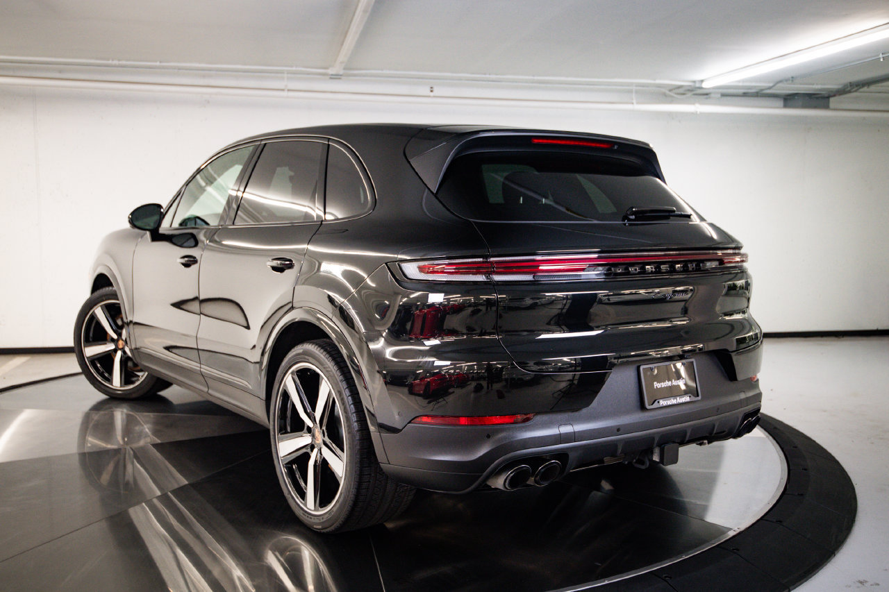 Certified 2026 Porsche Cayenne AWD/4WD image 3