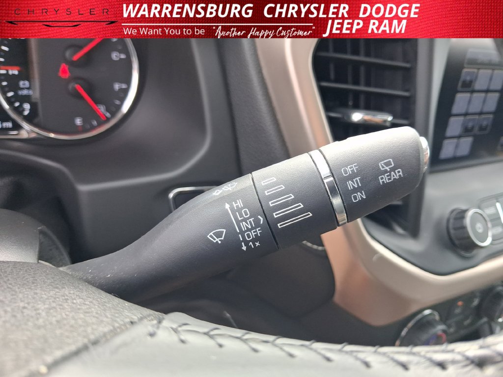 Used 2018 GMC Acadia Denali w/ Technology Package AWD/4WD image 17