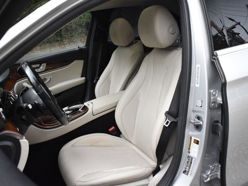 Used 2019 Mercedes-Benz E 300 4MATIC w/ Convenience Package image 22