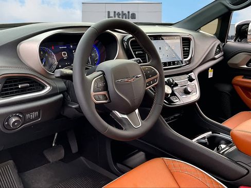 New 2026 Chrysler Pacifica Pinnacle w/ Trailer Tow Group image 2