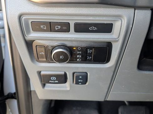 Used 2023 Ford F150 Lariat w/ Trailer Tow Package image 39