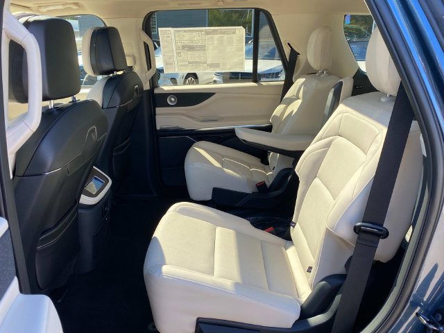 New 2027 Lincoln Navigator Reserve AWD/4WD image 7