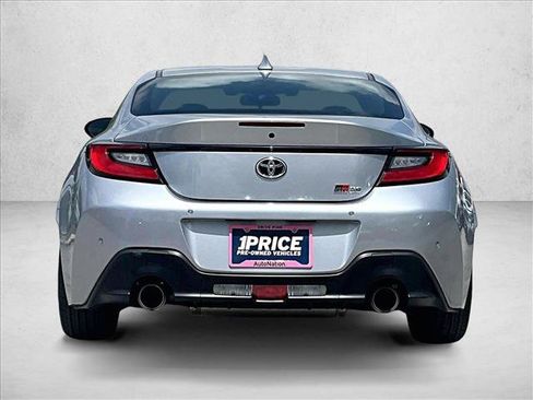 Used 2023 Toyota GR86 RWD image 4