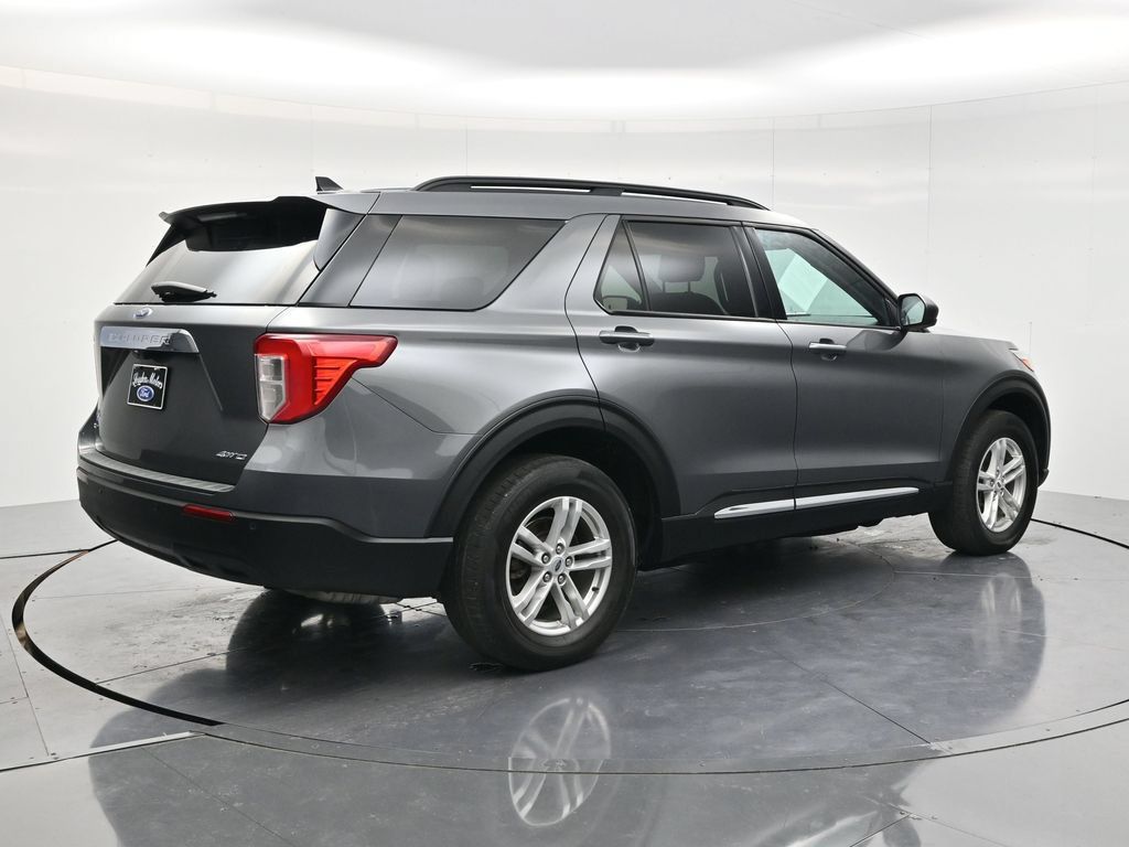 Used 2023 Ford Explorer XLT AWD/4WD image 5