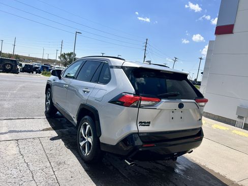 Used 2021 Toyota RAV4 SE w/ Weather & Moonroof Package AWD/4WD image 3