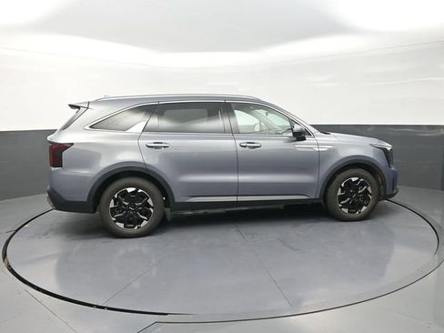 Used 2024 Kia Sorento S FWD image 9