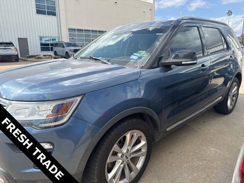 Used 2018 Ford Explorer XLT w/ Equipment Group 202A image 2