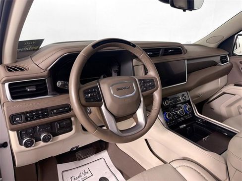 Used 2024 GMC Yukon Denali image 9