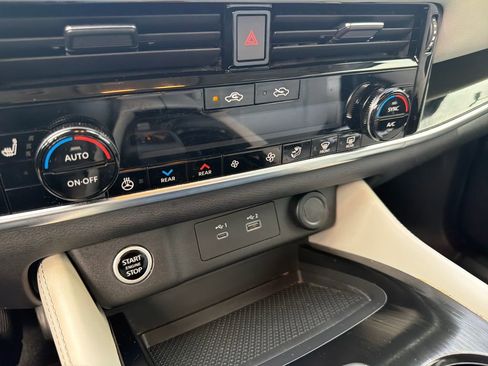 Used 2023 Nissan Rogue SL w/ SL Premium Package image 38