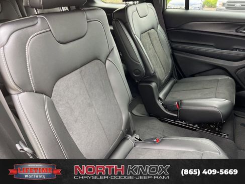 New 2025 Jeep Grand Cherokee L Altitude image 25