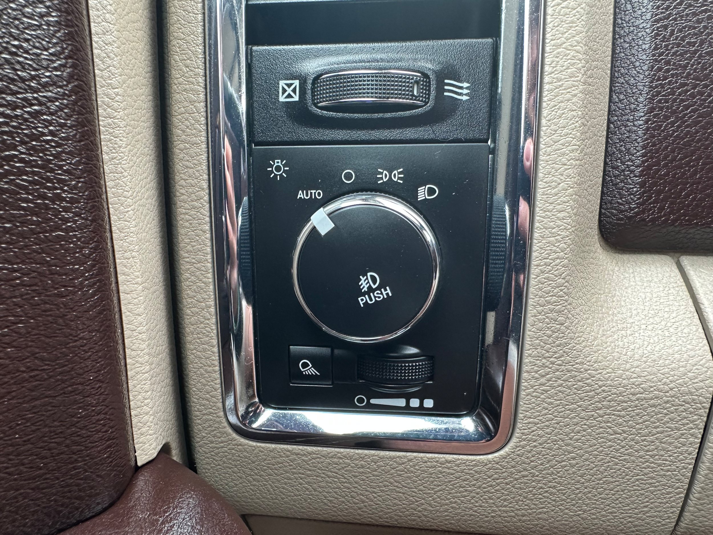 Used 2016 RAM 1500 Laramie w/ Convenience Group AWD/4WD image 26