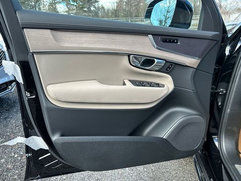 New 2026 Volvo XC90 B6 Core w/ Protection Package image 9