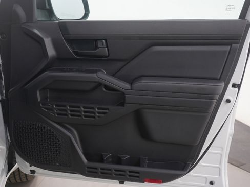 Used 2025 Toyota Tacoma SR image 11