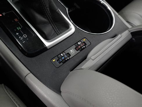 Used 2015 Toyota Highlander Limited image 30