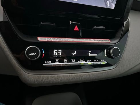 Certified 2025 Toyota Corolla LE image 25