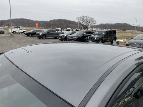 Used 2019 Toyota Prius XLE image 11