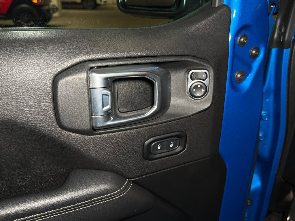 Used 2023 Jeep Wrangler Unlimited Sahara w/ Cold Weather Group AWD/4WD image 18
