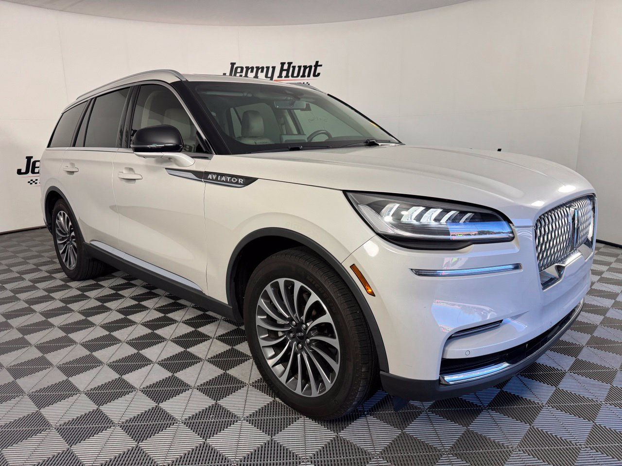 Used 2024 Lincoln Aviator Reserve w/ Elements Package Plus RWD image 6