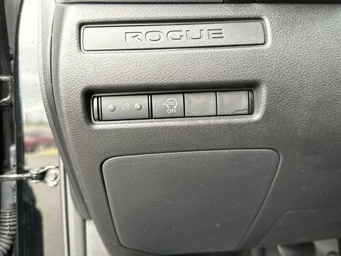 Used 2023 Nissan Rogue S image 17