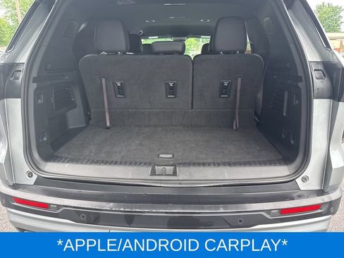 Used 2025 Chevrolet Traverse LT FWD image 12