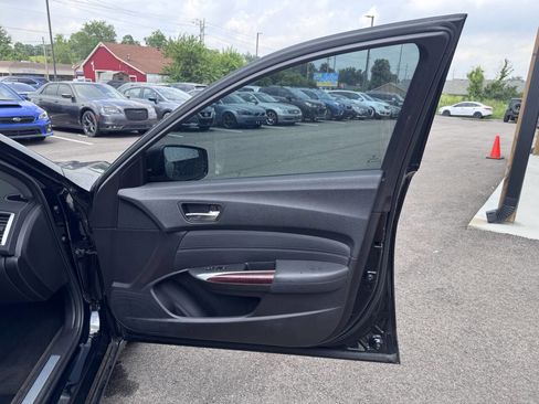 Used 2017 Acura TLX FWD image 15