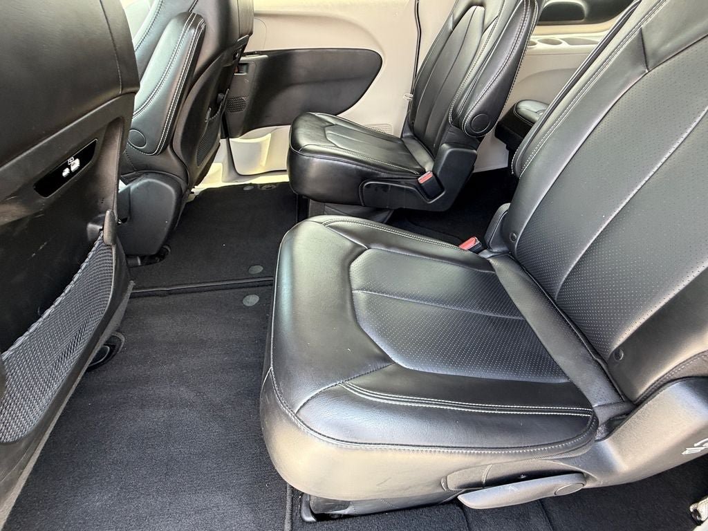 Used 2024 Chrysler Pacifica Touring-L FWD image 13