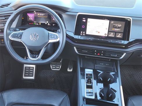 Used 2024 Volkswagen Atlas Cross Sport SEL R-Line image 28