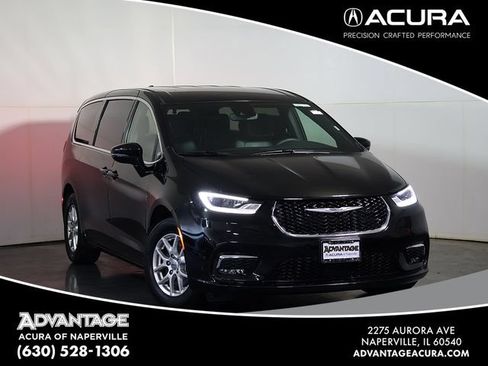 Used 2025 Chrysler Pacifica Select FWD image 1