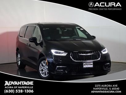 Used 2025 Chrysler Pacifica Select