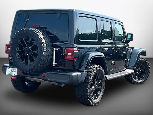 Used 2021 Jeep Wrangler Unlimited Sahara w/ Cold Weather Group AWD/4WD image 12