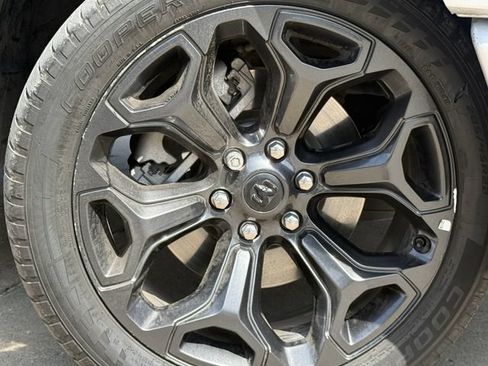 Used 2024 RAM 1500 Limited AWD/4WD image 11
