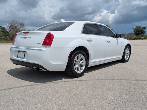Used 2023 Chrysler 300 Touring RWD image 4