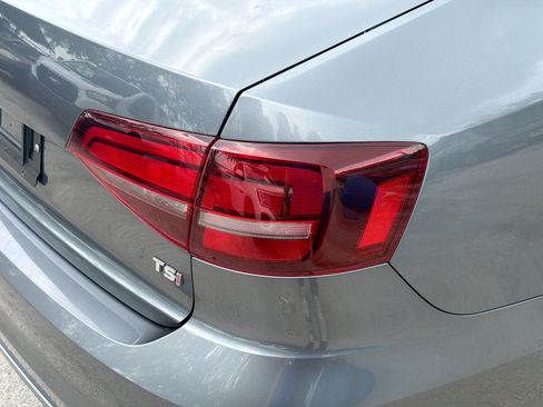 Used 2017 Volkswagen Jetta SE FWD image 26