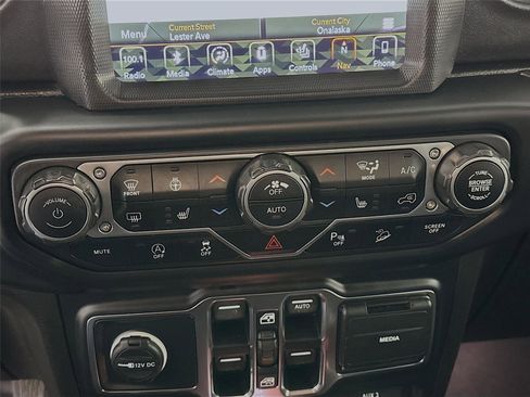 Used 2019 Jeep Wrangler Unlimited Sahara w/ Quick Order Package 24M Moab AWD/4WD image 9