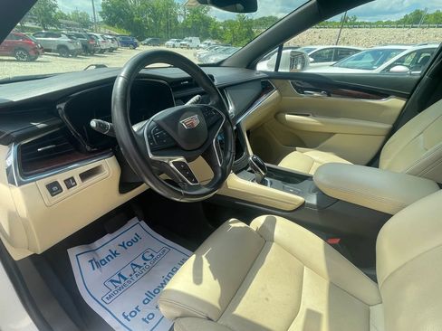 Used 2017 Cadillac XT5 Luxury w/ Driver Awareness Package FWD image 19