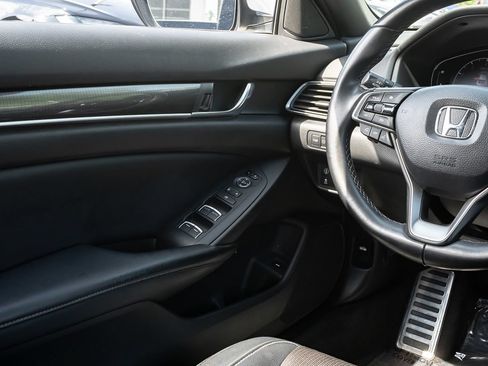 Used 2018 Honda Accord Sport image 13