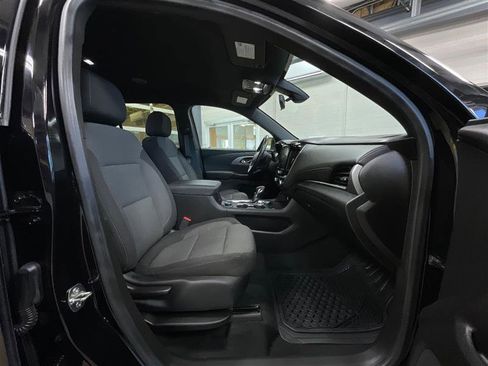 Used 2022 Chevrolet Traverse LT image 27