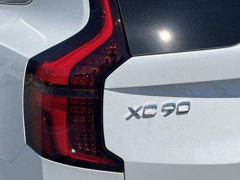 New 2026 Volvo XC90 T8 Plus w/ Protection Package Premier AWD/4WD image 10