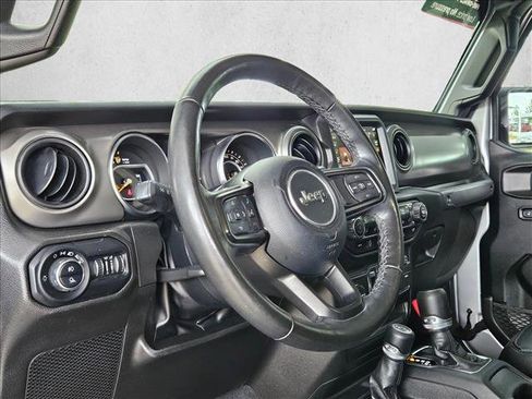 Used 2022 Jeep Gladiator Sport AWD/4WD image 9