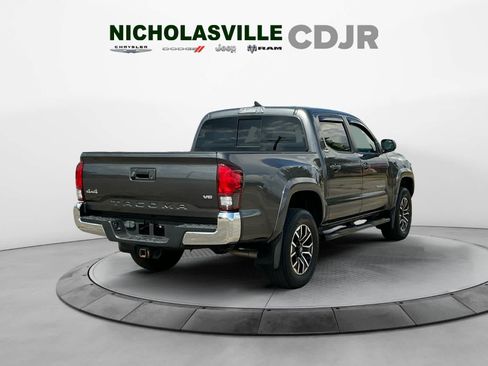 Used 2019 Toyota Tacoma SR5 AWD/4WD image 5