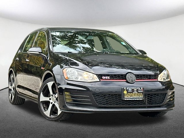 Used 2016 Volkswagen Golf 4-Door FWD image 2
