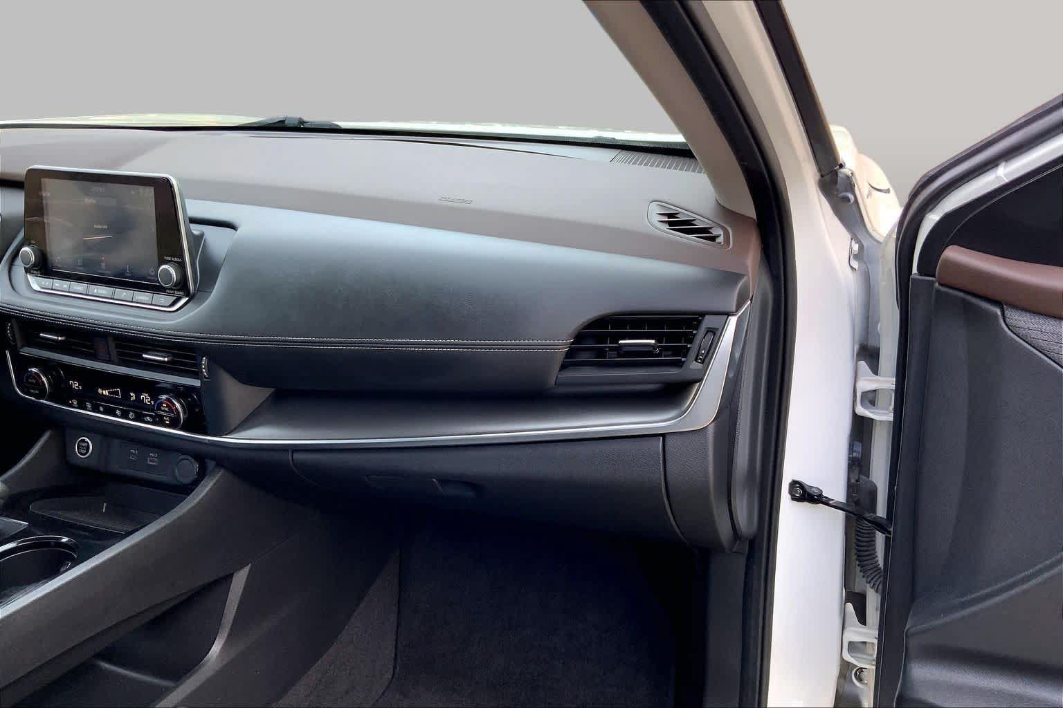 Used 2023 Nissan Rogue SV FWD image 18